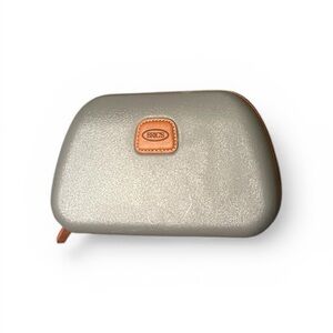 Bric's Qatar Airways
Exclusive Cosmetic Case
Gray   w/ Brown
Hard-Shell